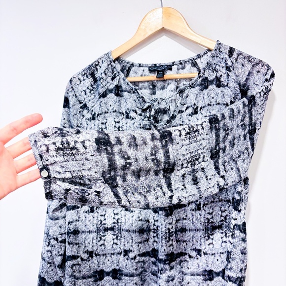 CHICAGO EXCLUSIVE Flowy black and white top - Picture 5 of 8